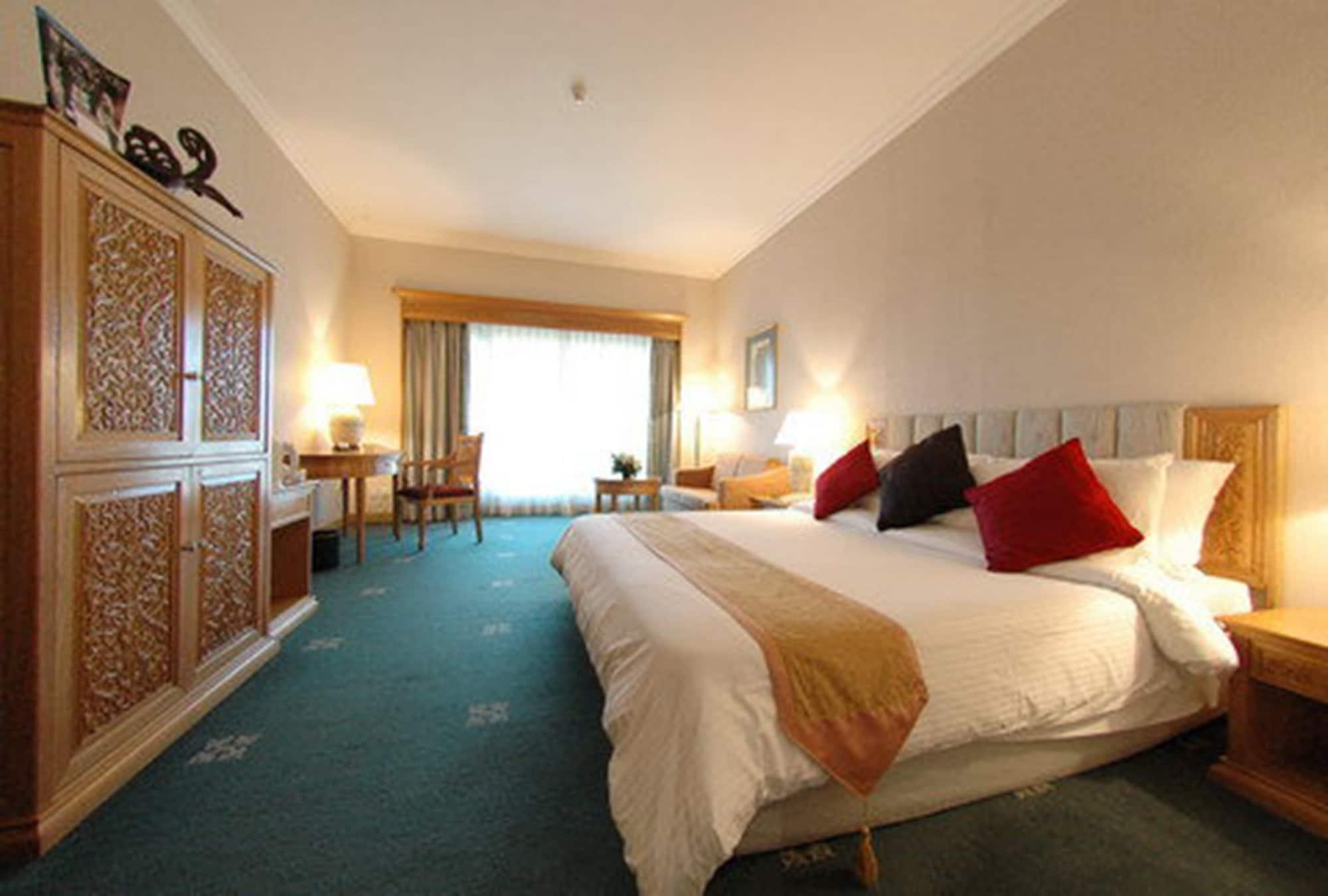 Puteri Wing - Riverside Majestic Hotel Kuching Esterno foto