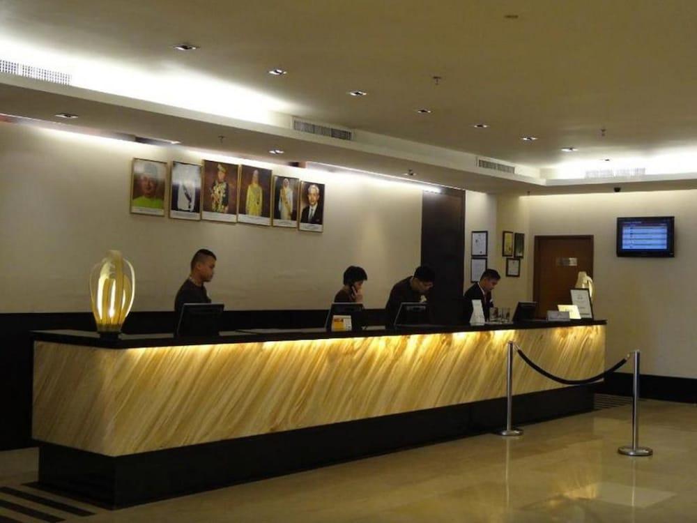 Puteri Wing - Riverside Majestic Hotel Kuching Esterno foto