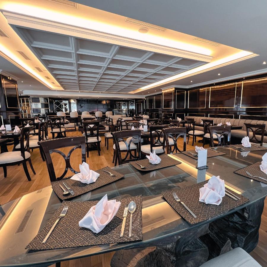 Puteri Wing - Riverside Majestic Hotel Kuching Esterno foto