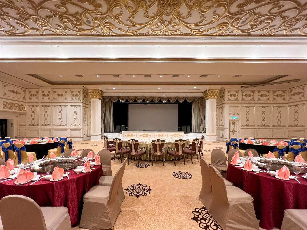 Puteri Wing - Riverside Majestic Hotel Kuching Esterno foto