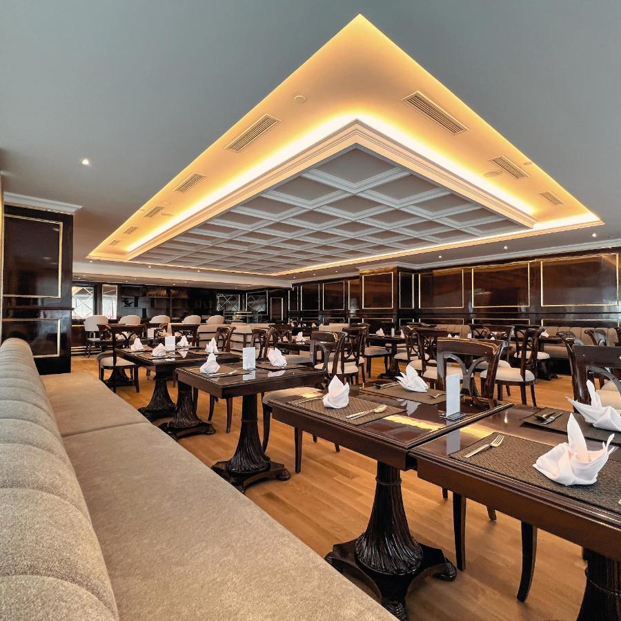 Puteri Wing - Riverside Majestic Hotel Kuching Esterno foto