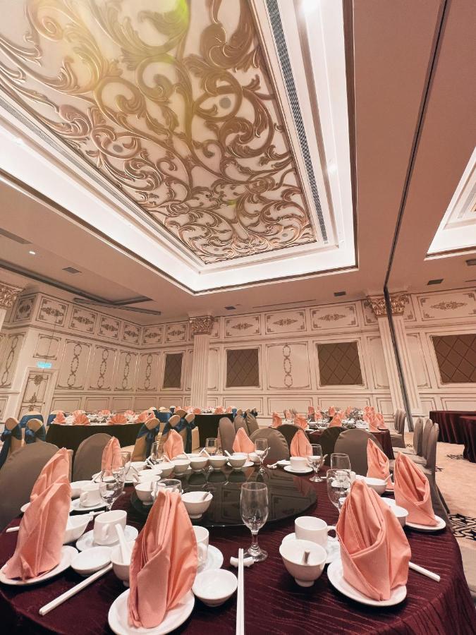 Puteri Wing - Riverside Majestic Hotel Kuching Esterno foto