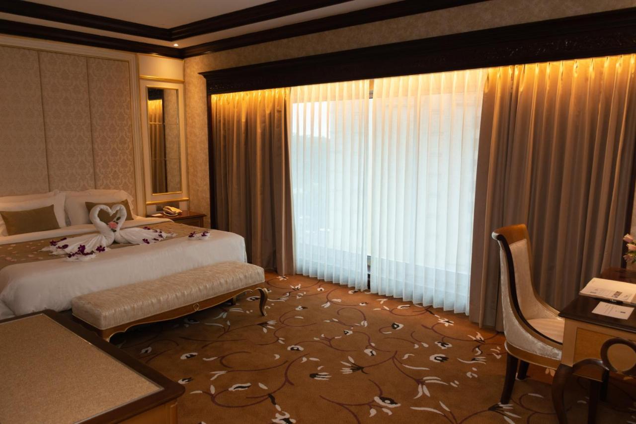 Puteri Wing - Riverside Majestic Hotel Kuching Esterno foto