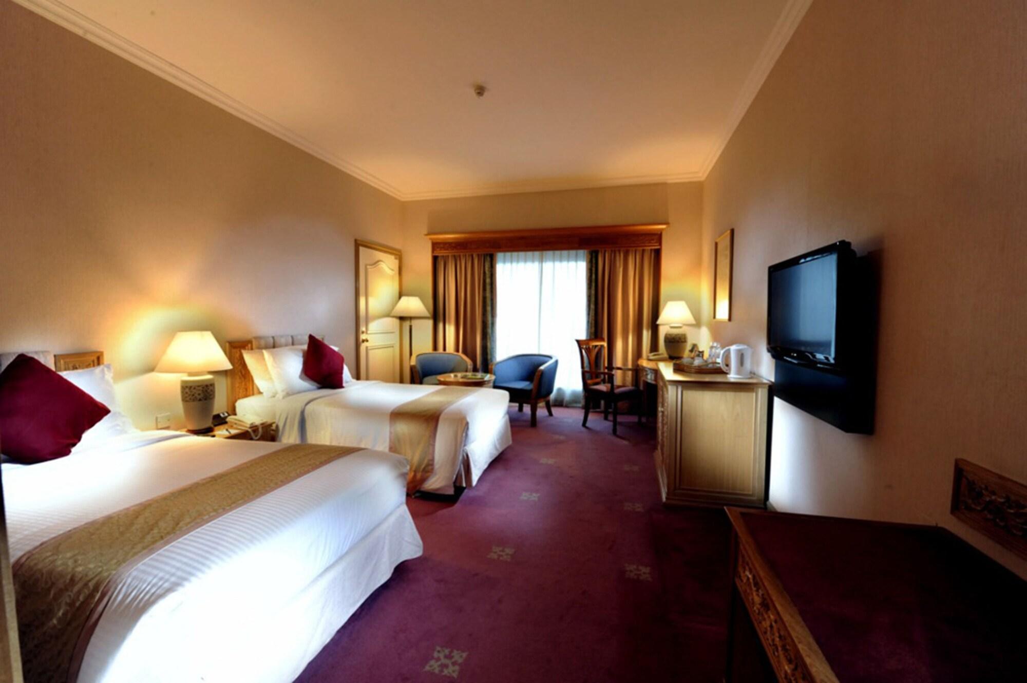 Puteri Wing - Riverside Majestic Hotel Kuching Esterno foto